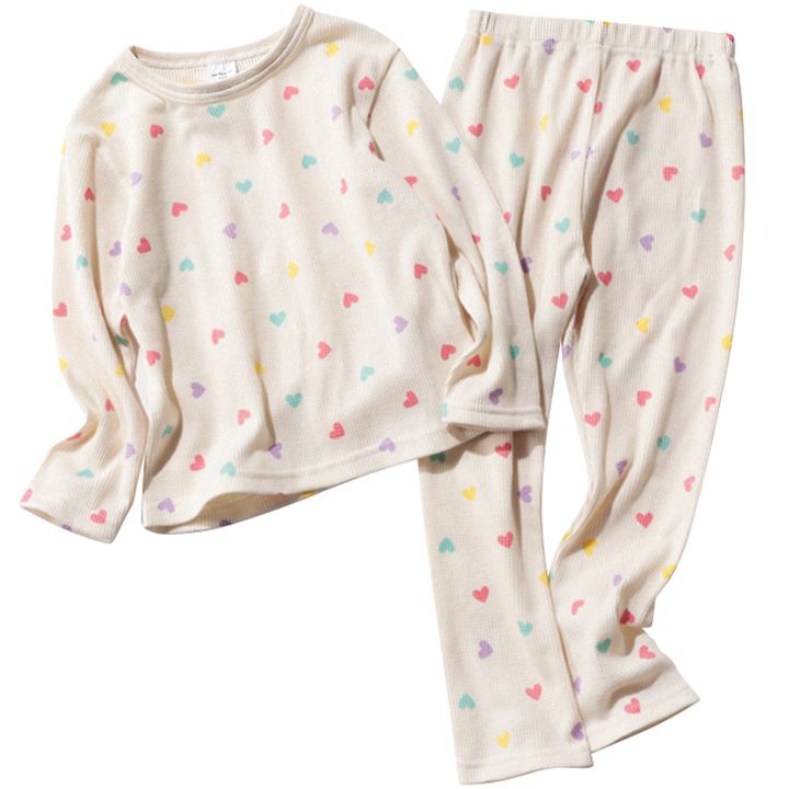 上下セットのパジャマ