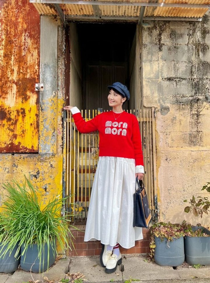 キャスケット：BLUE BLUE、ロゴニット・ローファー：SHIPS、かごバッグ：eb.a.gos