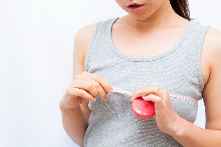 女性たちの「理想のバストサイズ」は…？
