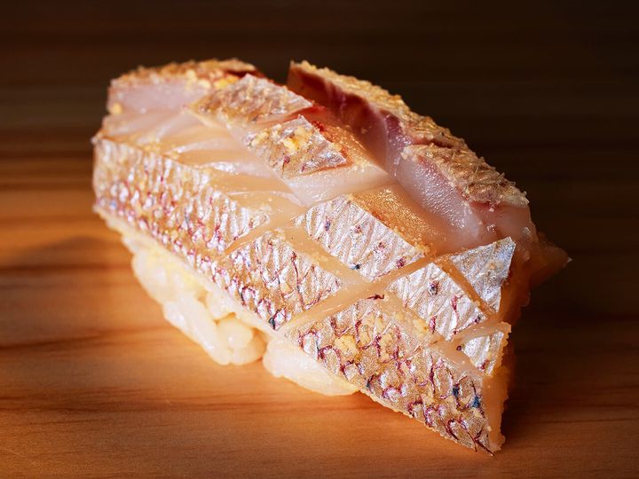 三越前『日本橋 鮨 洋』の春子鯛の黄味酢おぼろ