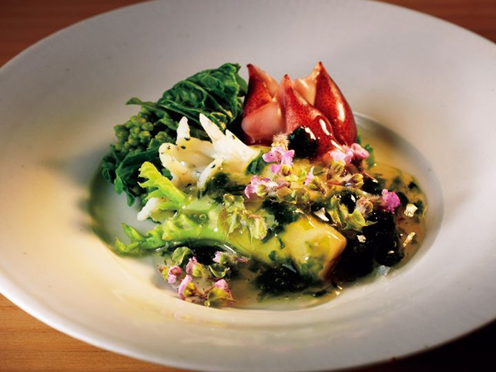 銀座『鮨 杉澤』の先付（白魚とホタルイカ、山菜の海苔銀餡）