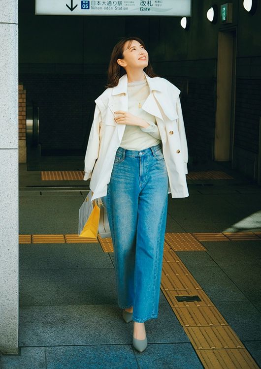 トレンチ＆シアートップスで春めく爽やか通勤コーデ