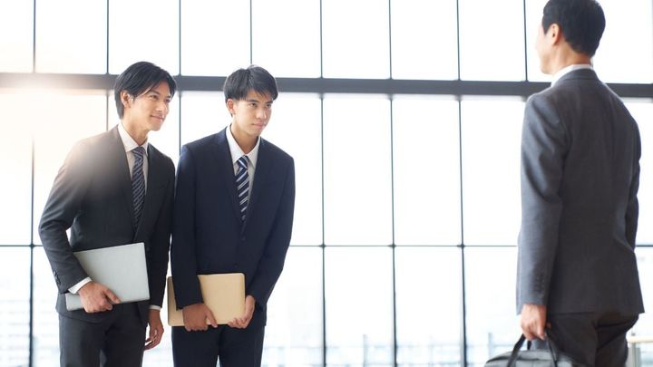 「お疲れさまです」と「ご苦労さまです」ってどう違うの…？