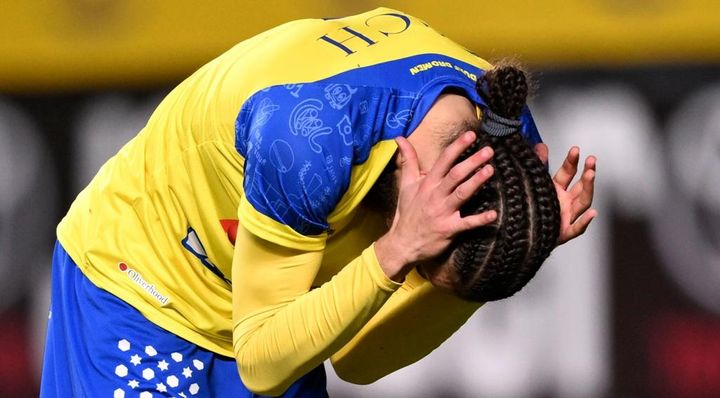 日本人7人所属の海外チーム、ファンの怒りを買った選手が懲罰交代…荒療治失敗の監督は「痛い」