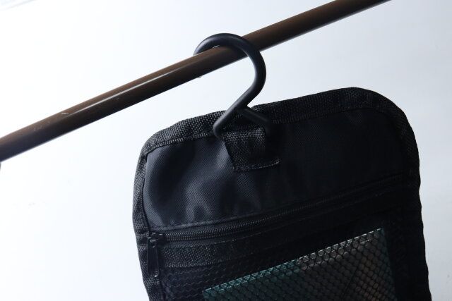 セリアのフック付きつり下げポーチ