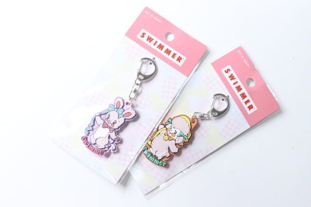 セリアのSWIMMER ラバーキーホルダー Kawaii2種