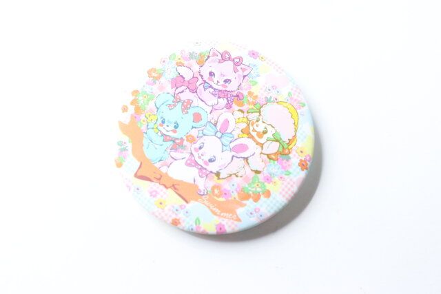 セリアのSWIMMER 缶バッジ Kawaiiのデザイン