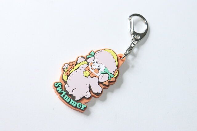 セリアのSWIMMER ラバーキーホルダー Kawaiiのひつじのラッフィー