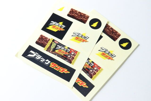 ダイソーのフィルムステッカー（ブラックサンダー）3