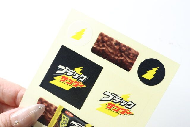 ダイソーのフィルムステッカー（ブラックサンダー）4