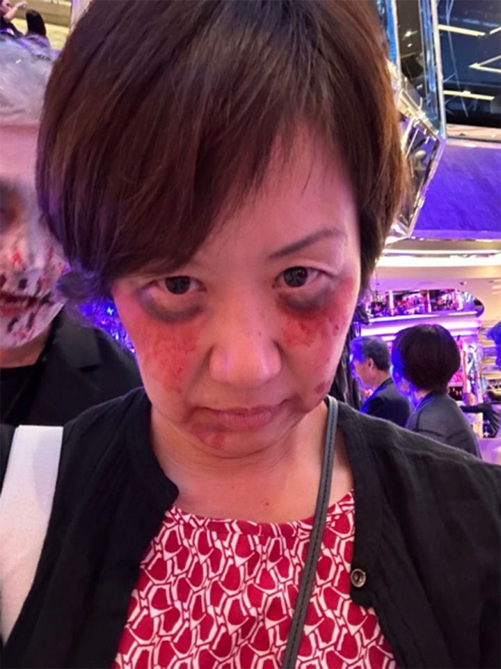 血を流すゾンビメイクの筆者