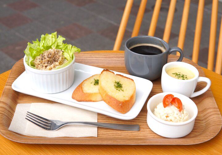 横浜の歴史を感じる運河沿いのカフェで体にやさしいスイーツを堪能♪「Vee Sweets CAFE YOKOHAMA」