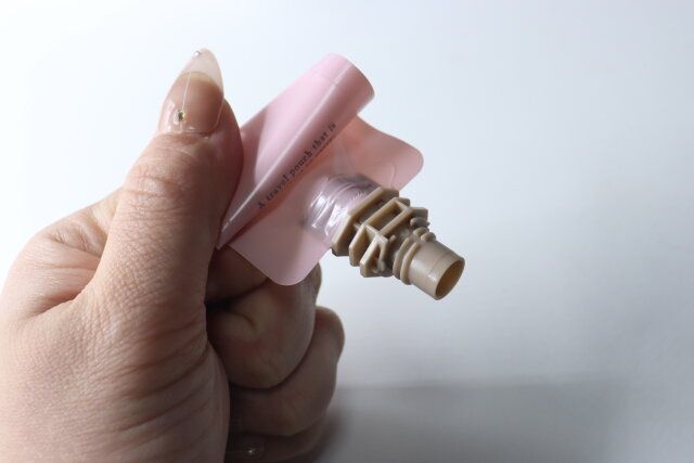 コンパクトなつめかえパウチ10mL2P 絞りやすい