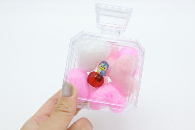 ダイソーのギフトボックス 香水型 クリアは厚みがあって物がたくさん入る