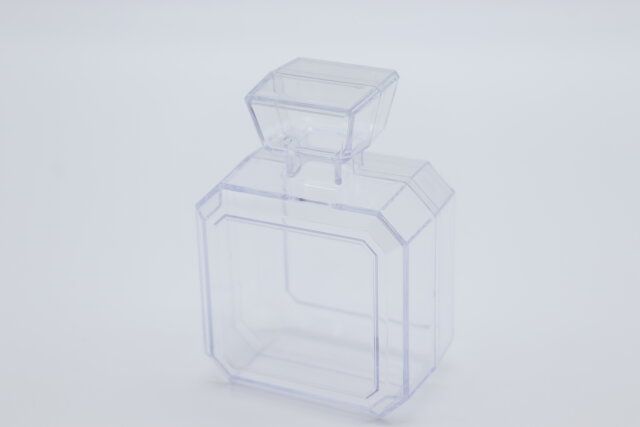 ダイソーのギフトボックス 香水型 クリアのデザイン