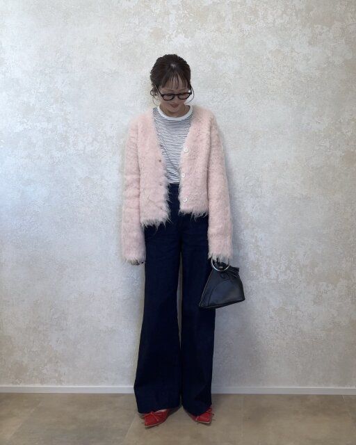 ピンクカーデで甘めカジュアルコーデ