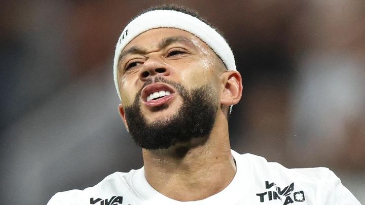 「バカバカしい」31歳スター選手、サッカーボールの上に乗る『舐めプ』禁止令に反発