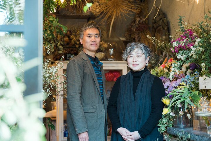 花と緑に囲まれてコーヒーとスイーツを♪二子玉川にあるカフェ併設の花屋さん「入山十百花店（イリヤマジュウヒャッカテン）」