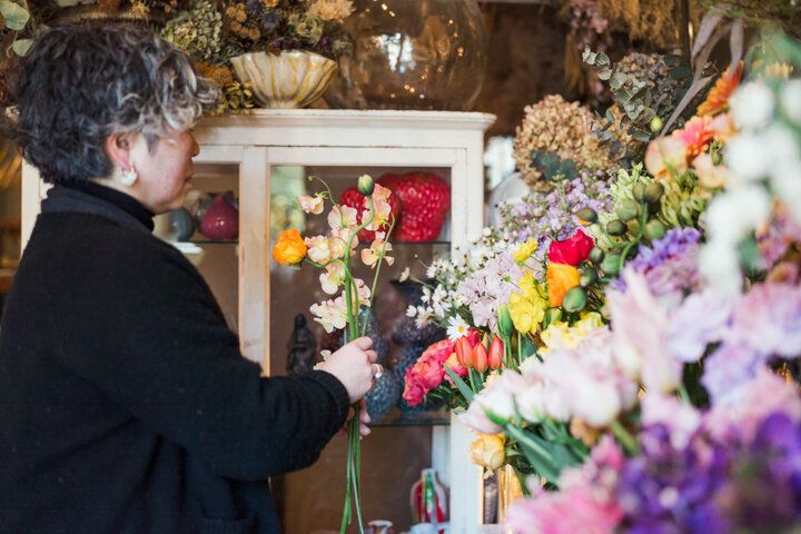 花と緑に囲まれてコーヒーとスイーツを♪二子玉川にあるカフェ併設の花屋さん「入山十百花店（イリヤマジュウヒャッカテン）」