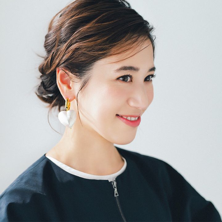 サイドを捻ってまとめるだけで華やか見えするボブアレンジ