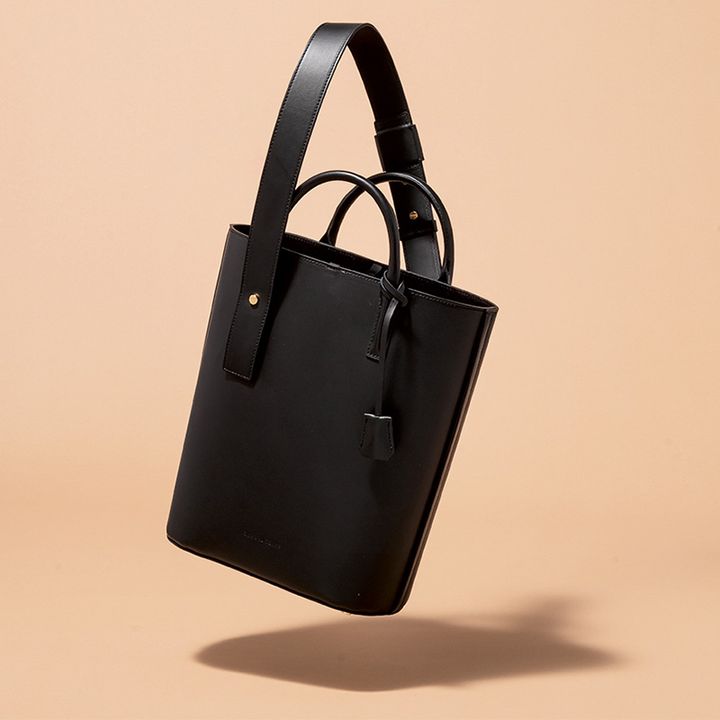 メアリオルターナの黒のワンハンドルバッグ