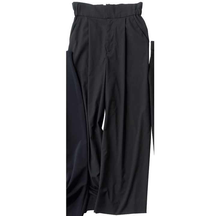 カレンソロジーのウエストゴムの黒パンツ