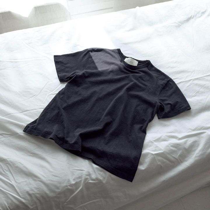 〈スタジオニコルソン〉のＴシャツ