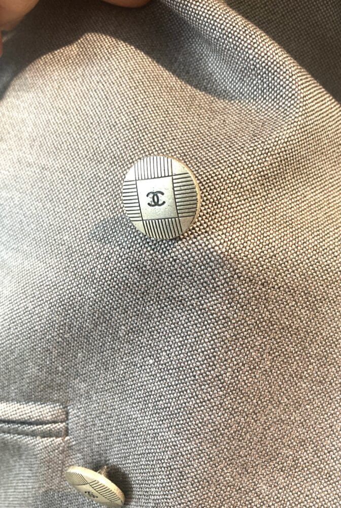 シャネルのジャケットのボタン