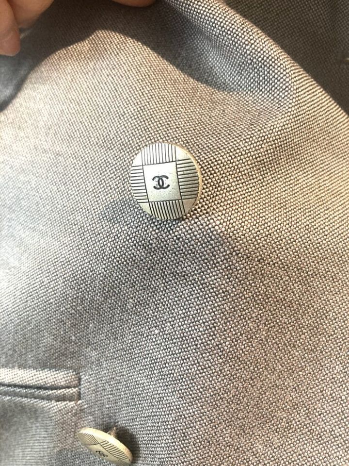 シャネルのジャケットのボタン