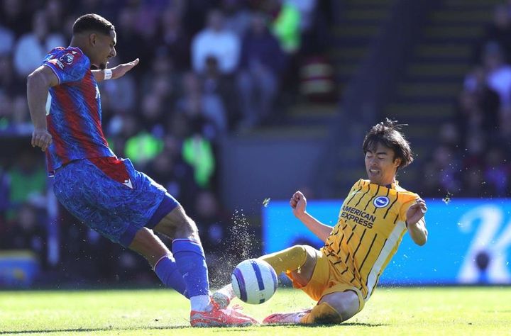 三笘薫のファウル判定は誤審だった！？元審判団体トップが指摘「間違ったほうにFKを与えた」