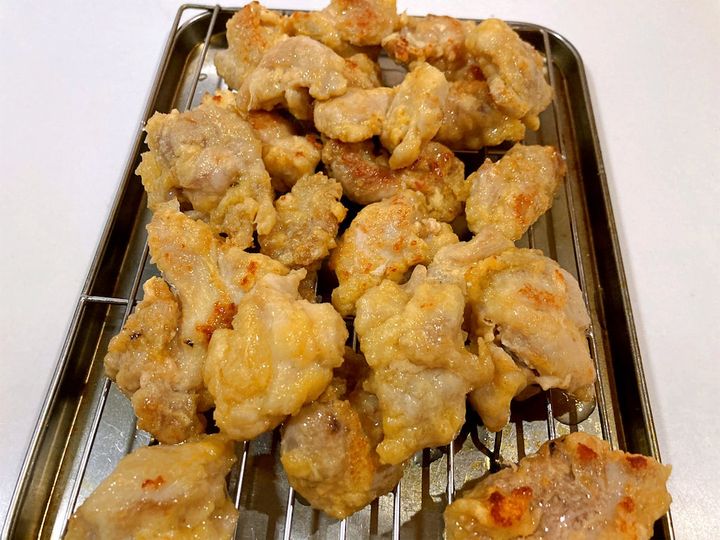 揚げ終わった鶏もも肉
