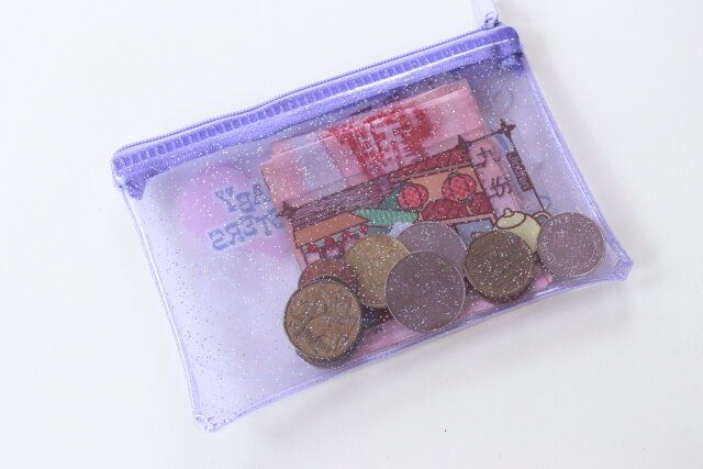 ＜ヤングオイスター＞PVCラメフラットポーチ 活用例