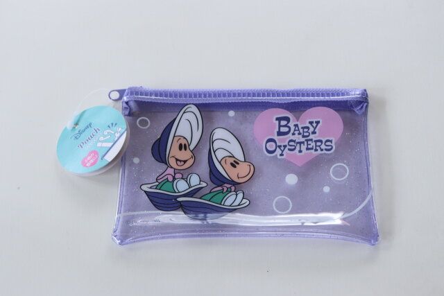 ＜ヤングオイスター＞PVCラメフラットポーチ