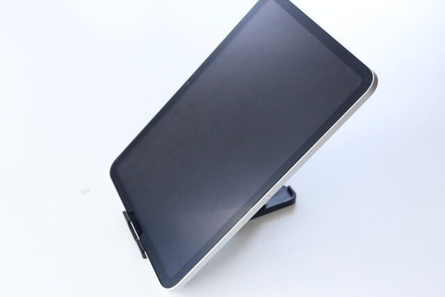 ダイソー 12ステップ タブレットスタンド 使用例 タブレット 縦