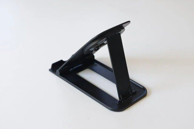ダイソー スマホ・タブレットスタンド（MagSafe用） 角度調整