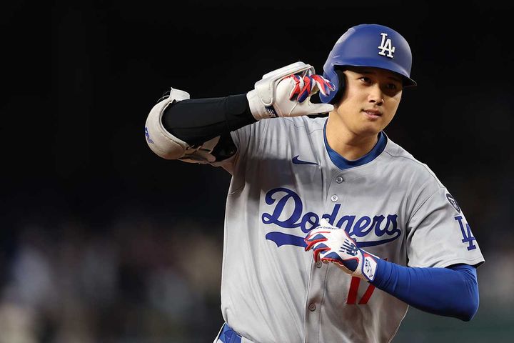 “デコルテ・ポーズ”を披露するドジャース・大谷翔平（C）Getty Images