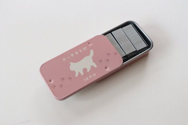 ホッチキス針（ネコ、あしあと）