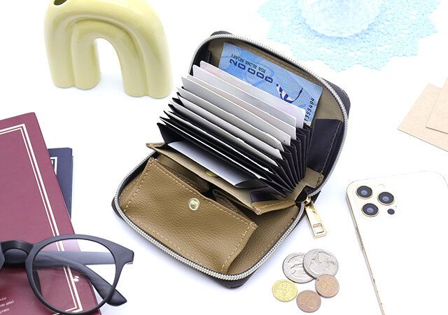 宝島社付録のクリスチャン オリビエ パリのじゃばら式財布10