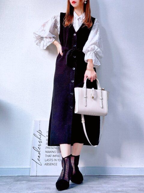 春にぴったりのシアーブラウスコーデ