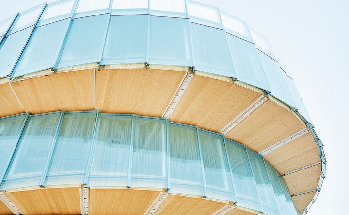 チェコ共和国から運び込まれたガラスで覆われたらせん回廊が見事！