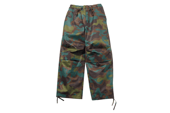 〈オーエーエムシー〉×〈ゴールドウイン〉のパンツ