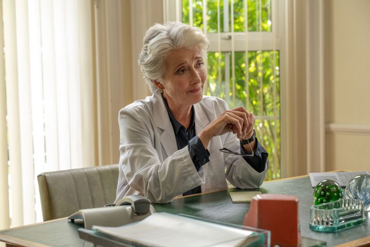 ローリングス医師（エマ・トンプソン）はブリジットの主治医として再登場