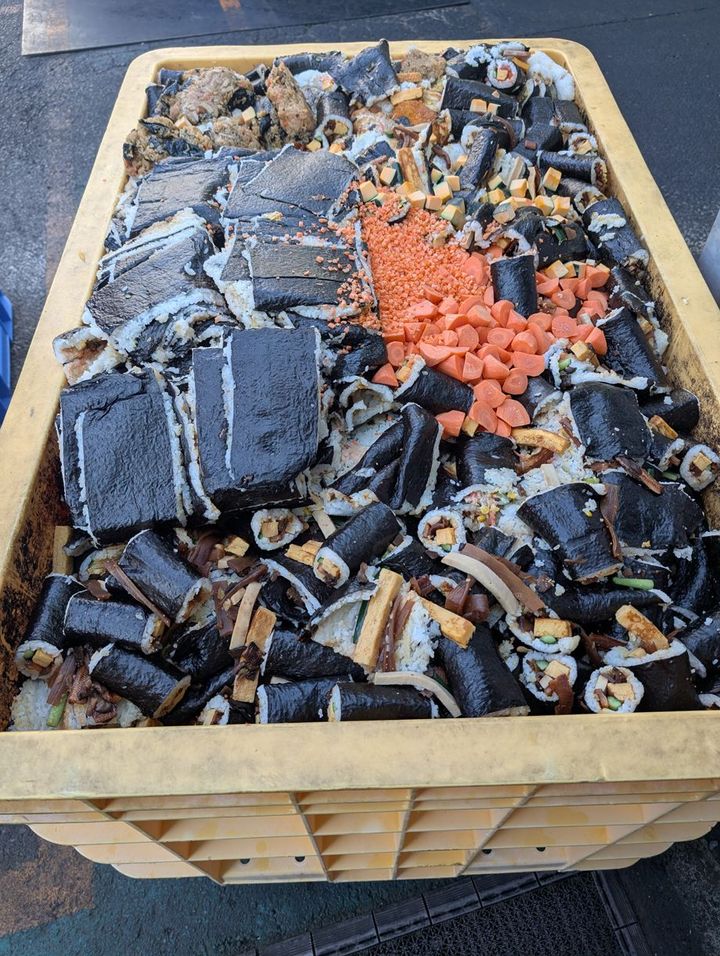 日本フードエコロジーセンターに届いた米飯（2025年撮影）