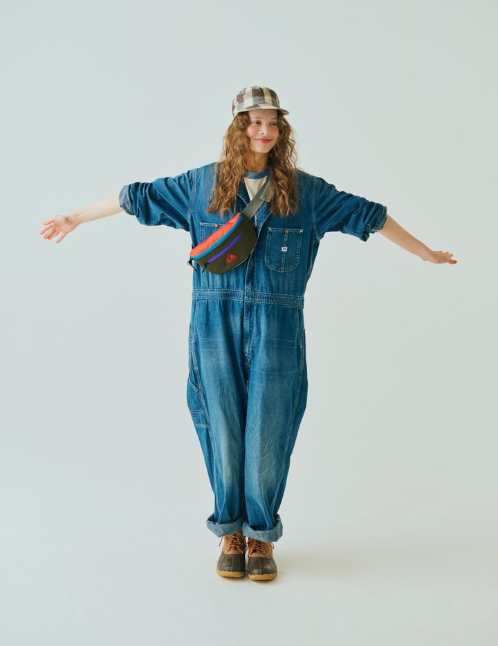 【春のアウトドアコーデ3選】デニムオーバーオールやスニーカーなど私服を気軽に組み合わせるのがコツ！