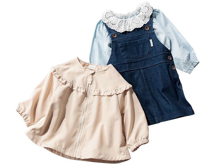 衿レースプルオーバーとデニムジャンパースカートを合わせたコーデとフリルブルゾン