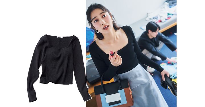 ナイスナイスモーメントのスクエアネックカットソーとタイトスカートを合わせた着こなし