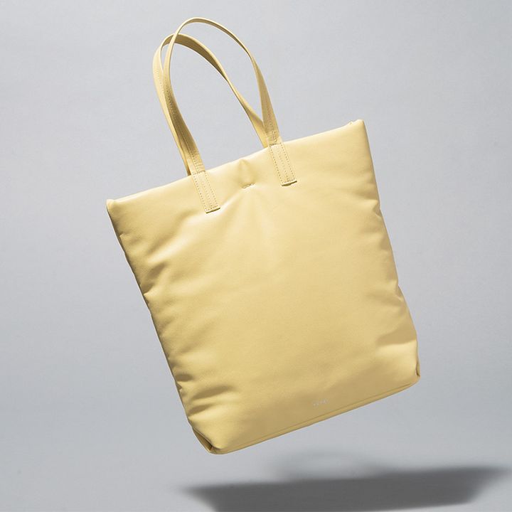 ヤーキのパフィー素材のイエロートート