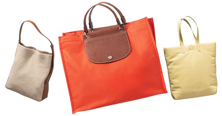 ロンシャンのオレンジ色の横型トートとヤーキのパフィー素材のイエロートートとアンドミュークの縦型トート