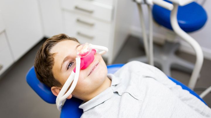 笑気ガスが“うつ病脳”を即効で再起動する──麻酔ガスが拓く新しい治療革命