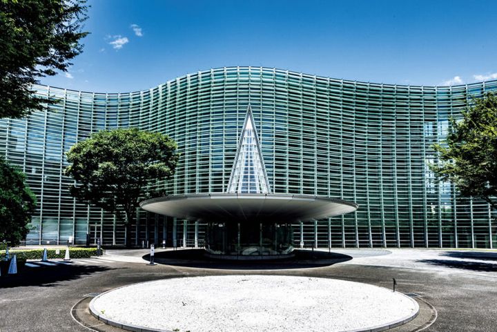 場所： 国立新美術館（東京都） 開催： 3月19日(水）〜6月30日(月) 開館 ： 10:00〜18:00 ※毎週金・土曜日は20:00まで ※入館は閉館の30分前まで 閉館 ：火曜日 ※ただし4月29日(火・祝）、5月6日（火・祝)は開場、5月7日(水)は休館 050-5541-8600（ハローダイヤル） Ⓒ 国立新美術館